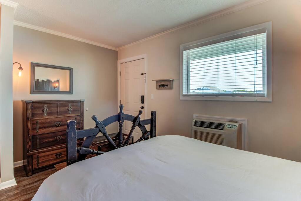Apartament Kraken'S Den * Oceanview * Steps To Ocean * Pool Carolina Beach Zewnętrze zdjęcie